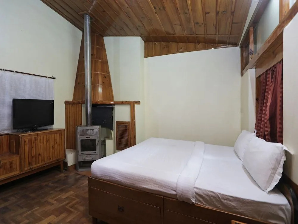OYO 14300 Home Pleasant 3BHK Mount View Cottage, Prini