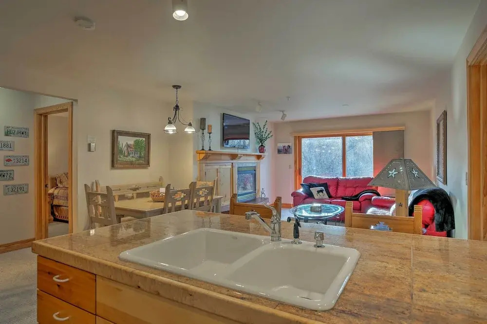 Cozy Driggs Condo w/ Hot Tub & Ski Shuttle Service