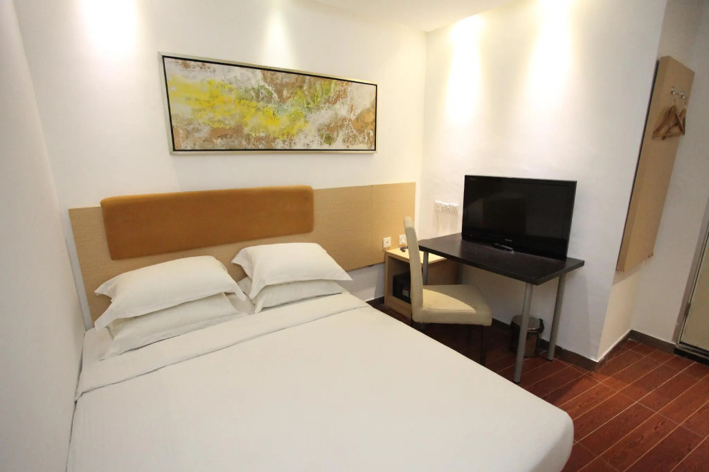 Aira Hotel