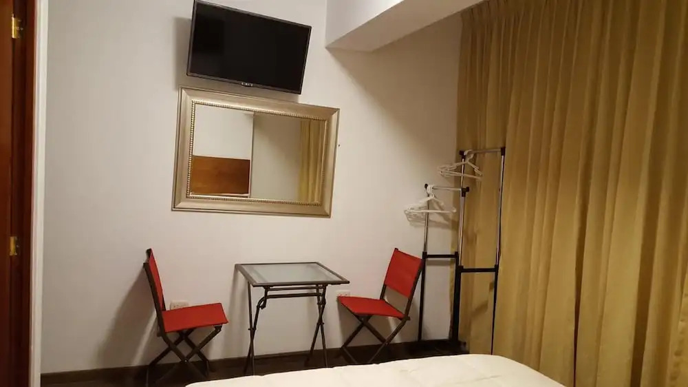 Hotel Shelter