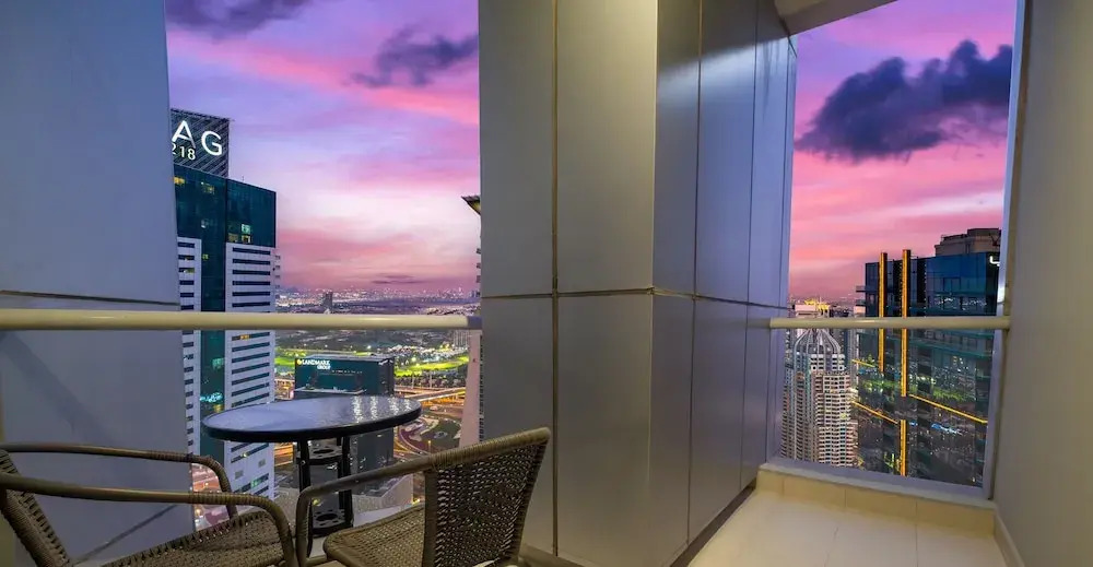 LUX The Dubai Marina View Suite 2