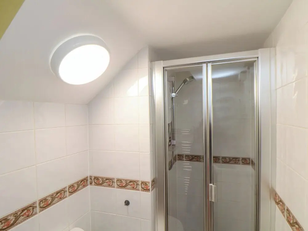 Flat 1 Niles Place