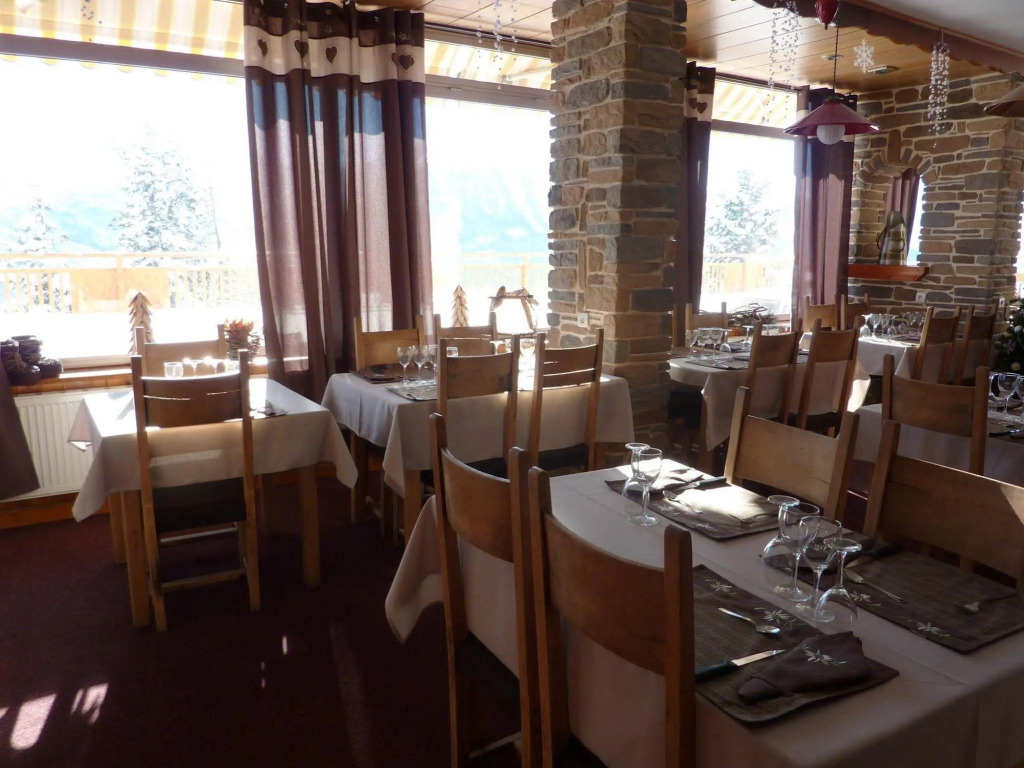 Hotels Les Catrems & Le Montagnou