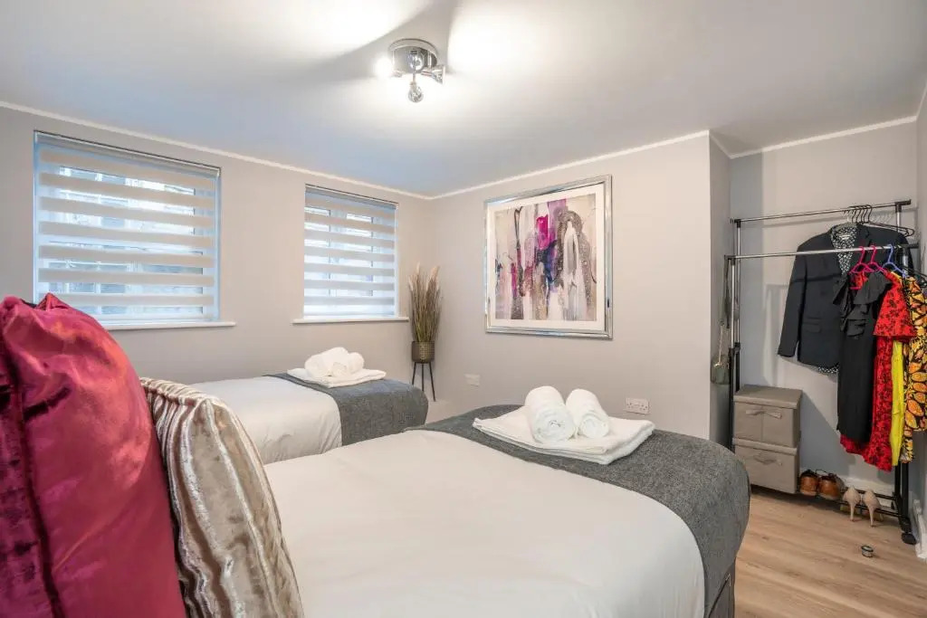 Charming Apartment In Andover Town Centre 55'' 4K Smart TV Netflix