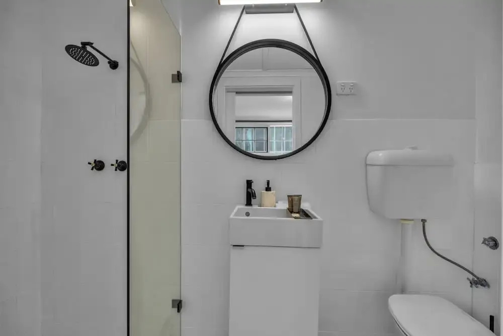 Central 1-bed Adelaide Apartment With Balcony
