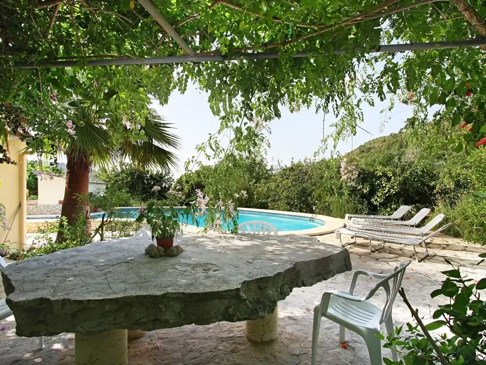 Cozy House Surrounded by Forest With Private Pool, 7 km From the sea