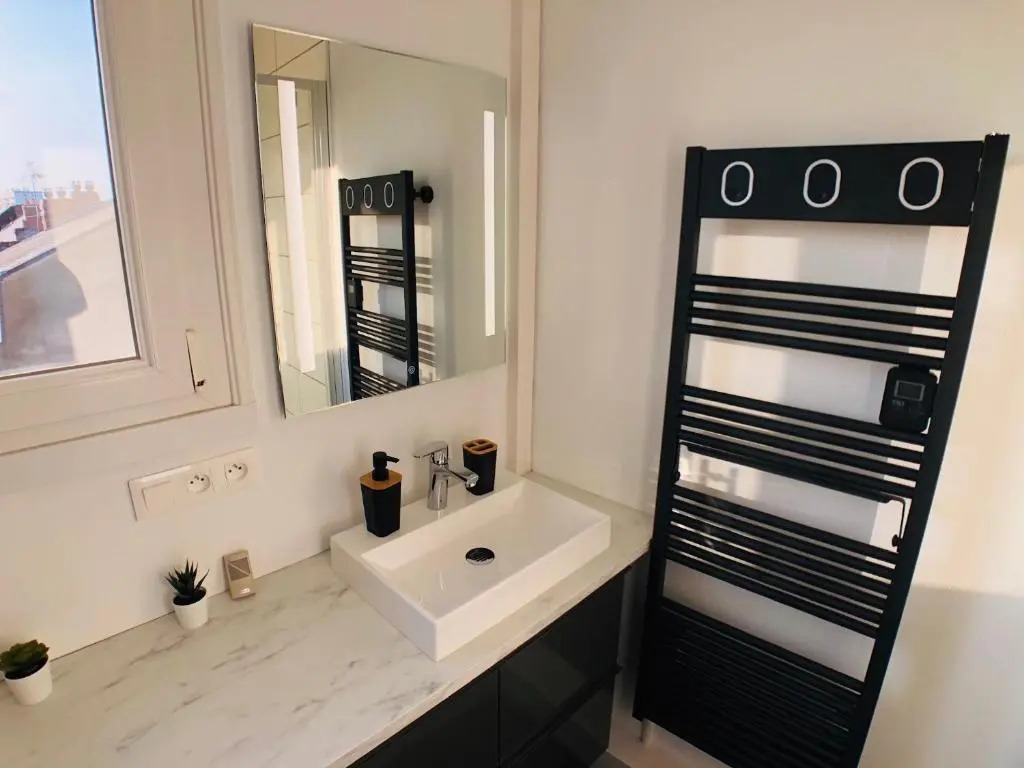 Charmant appartement 1-4 personnes, proche centre avec parking