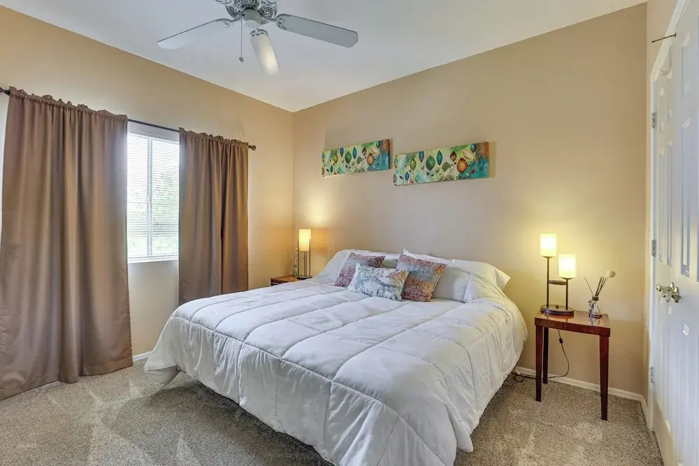 14 Mi to Dtwn: Phoenix Condo w/ Balcony & Spa!
