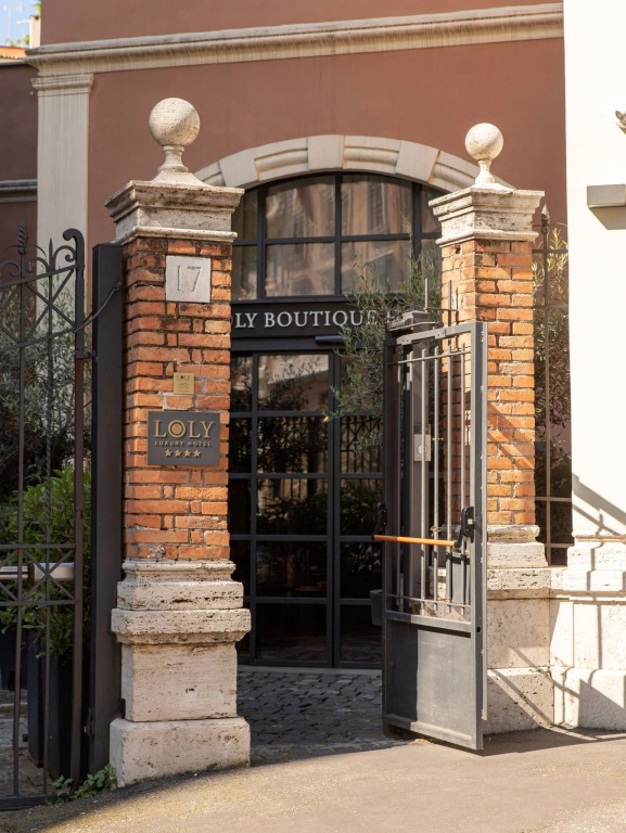 Loly Boutique Hotel