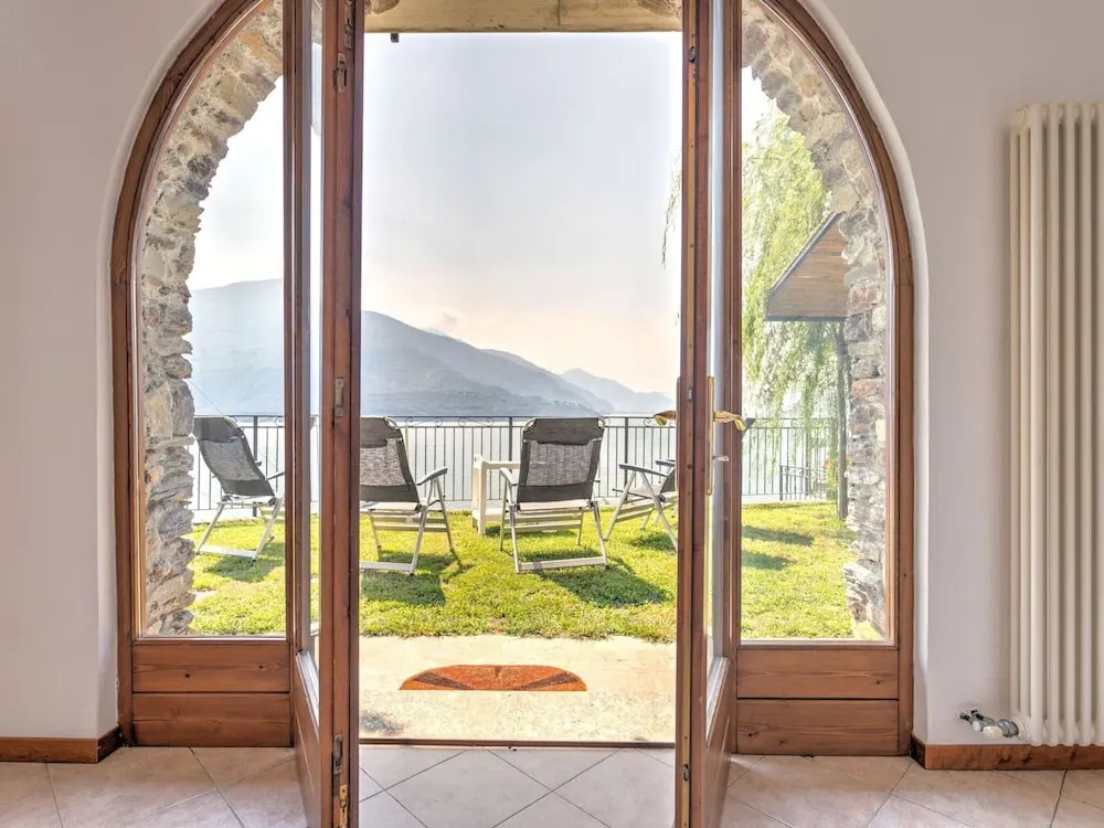 Wonderful flat with swimming pool, lift and garden