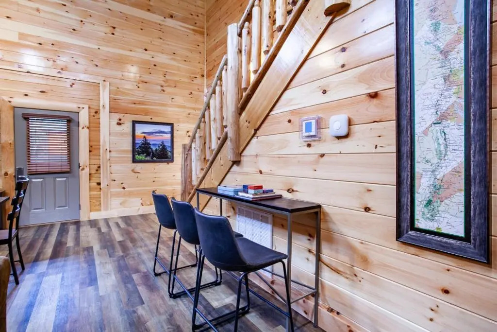 Swimming Bears Lodge 1 with Indoor Pool and Hot Tub