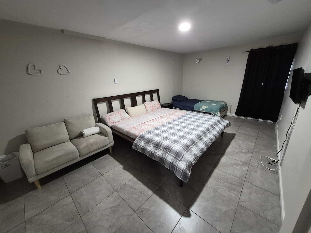 Modern Quiet Suite
