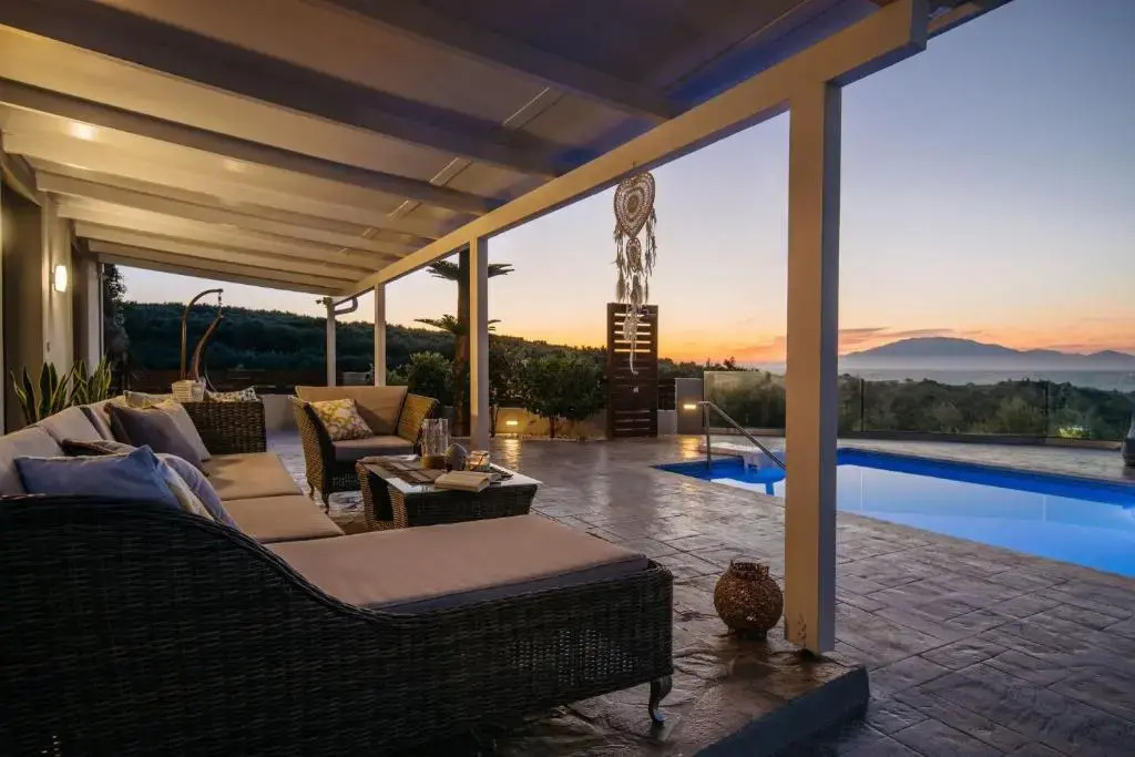 Villa Venia - Cozy Escape with Scenic Sew View, by ZanteWize