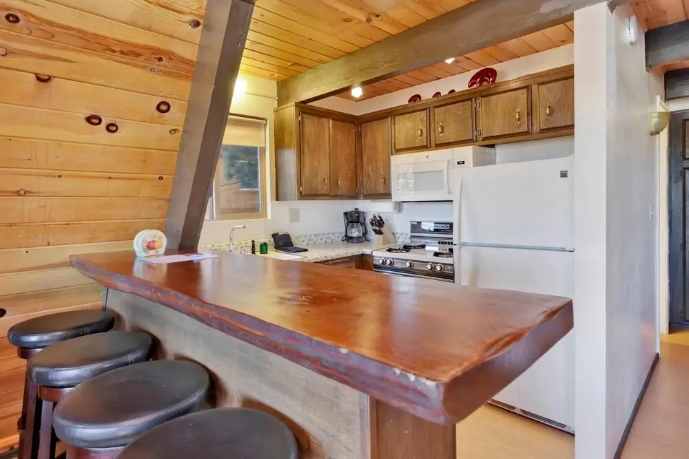 1632 - Meadow View Chalet by RedAwning