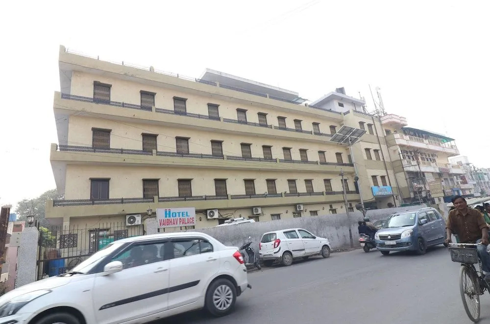 OYO 24951 Vaibhav Palace