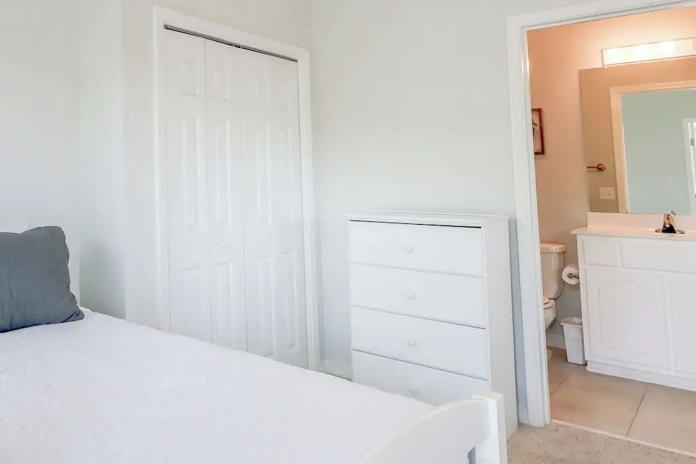Pet Friendly - 2 Community Pools - Modern Beach House Charm