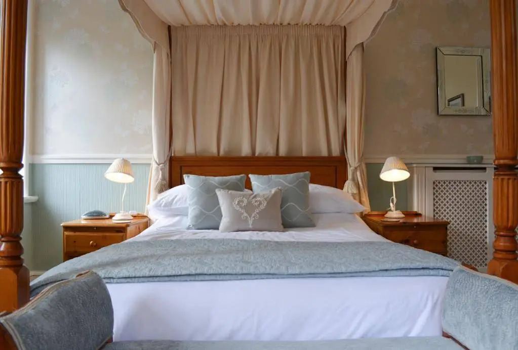 Riverside Bed  Breakfast
