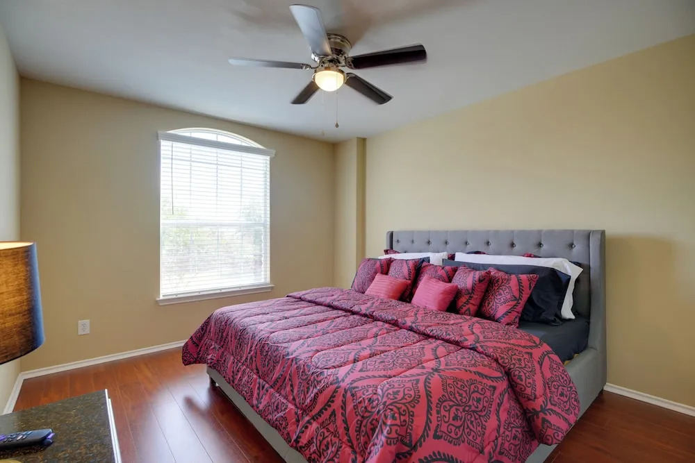 Near Seaworld! Modern Family Home w/ Pool Access