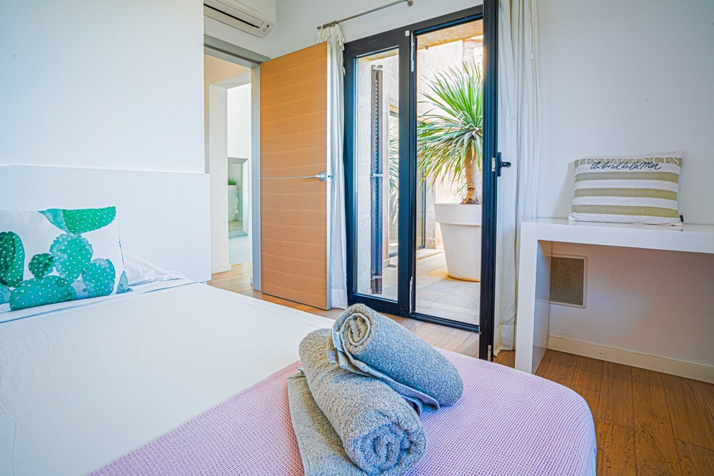 Sa Canoveta with Designer Kitchen