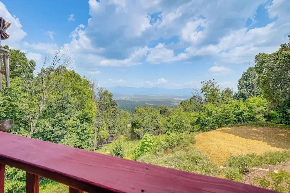 Cozy Luray Cabin w/ Views: Near Hiking Trails