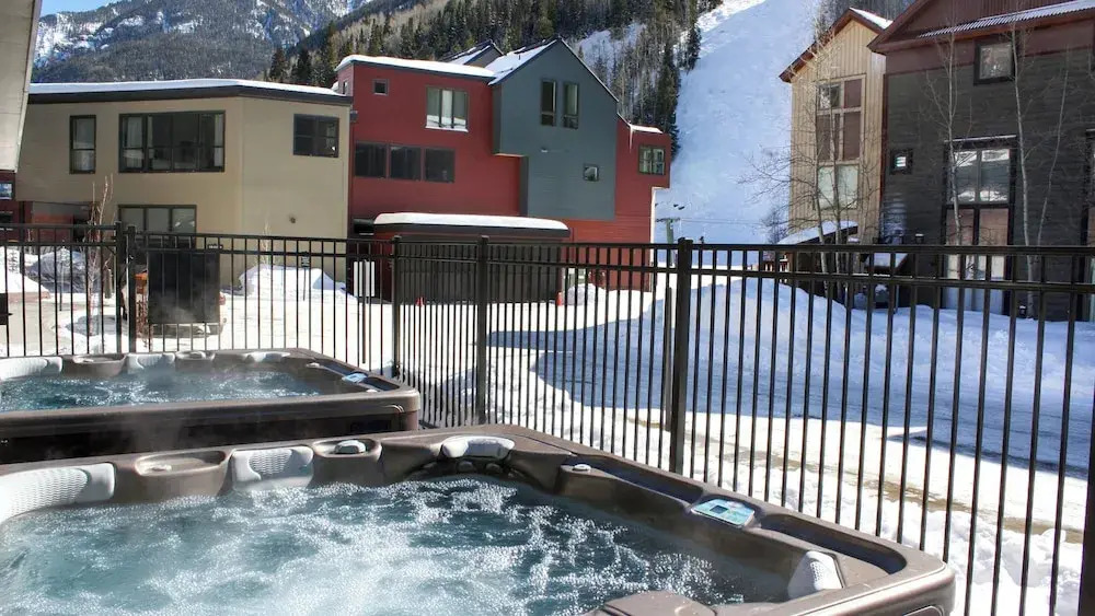 Cimarron Lodge 20 by Avantstay Ski In/ Ski Out Condo in Ideally Located Complex w/ Hot Tubs!