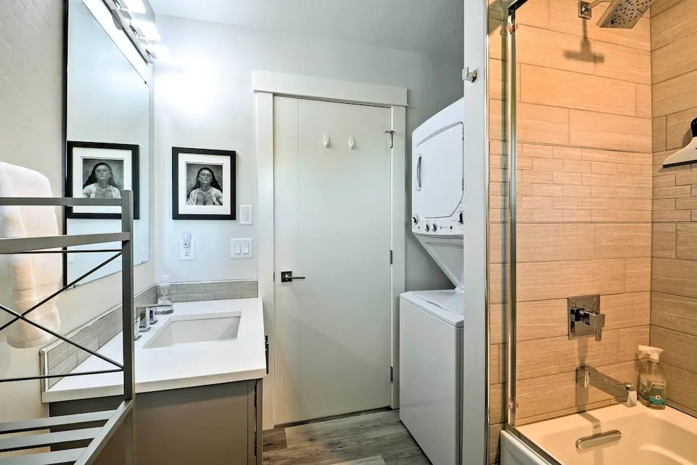 Missoula Getaway w/ Balcony, 2 Mi to Downtown!