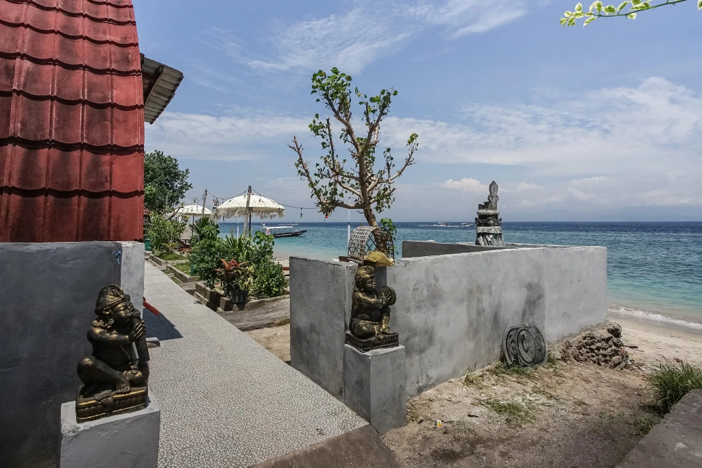 Road Beach Villa