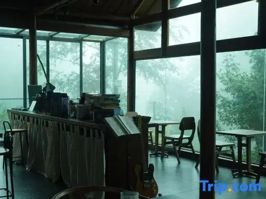 Xiuyan Private Hot Spring Guesthouse  (Qingcheng Back Mountain Scenic Area  Branch)