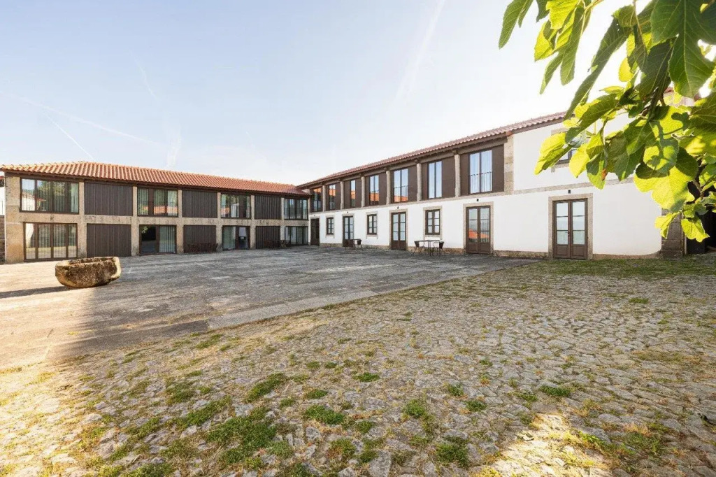 CasaNova Farmhouse