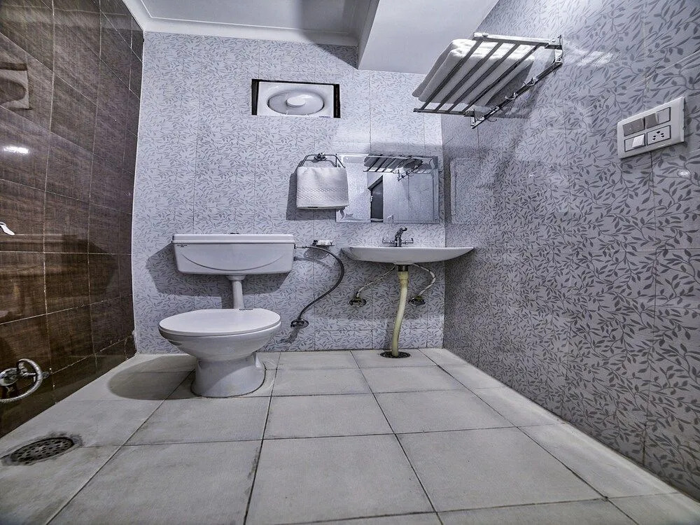 OYO 13637 Crown Residency