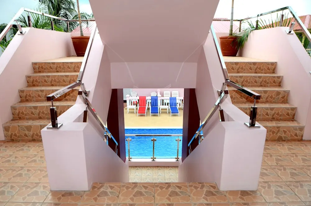 Miramar Suites