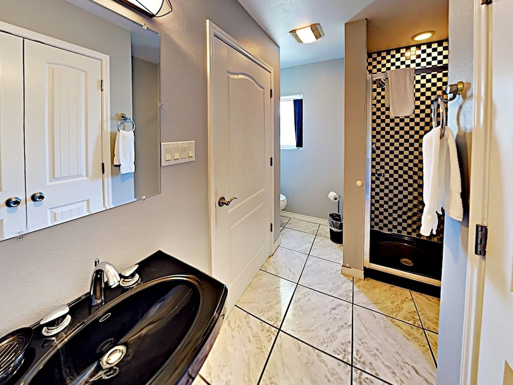 121 12Th Street - Three Bedroom Home