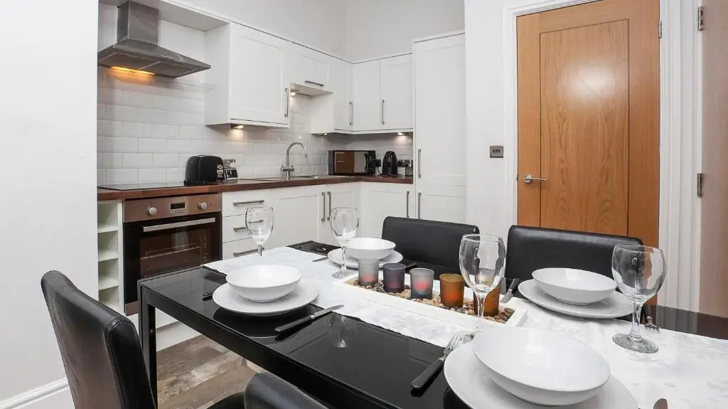 Apartment 4 The Keyes- Stunning & Stylish Apartment With Free Parking