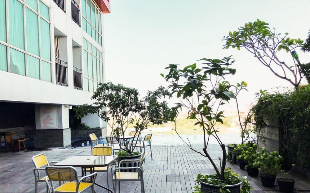 Modern 1Br With City View At Tamansari Papilio Apartment