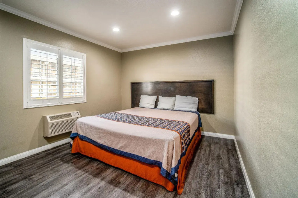 Regency Inn & Suites Downey