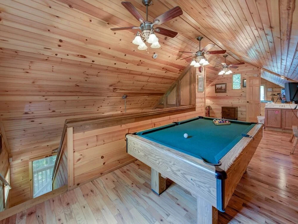 Simple Pleasures 1 Bedroom Home with Hot Tub