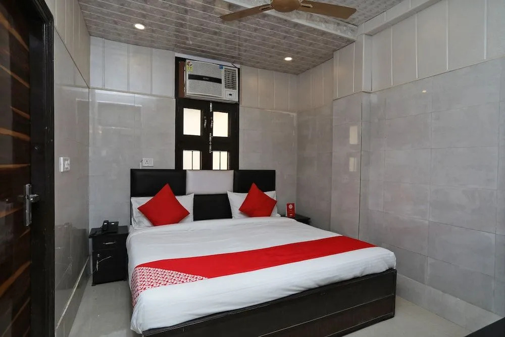 OYO 36011 Qlark Stay