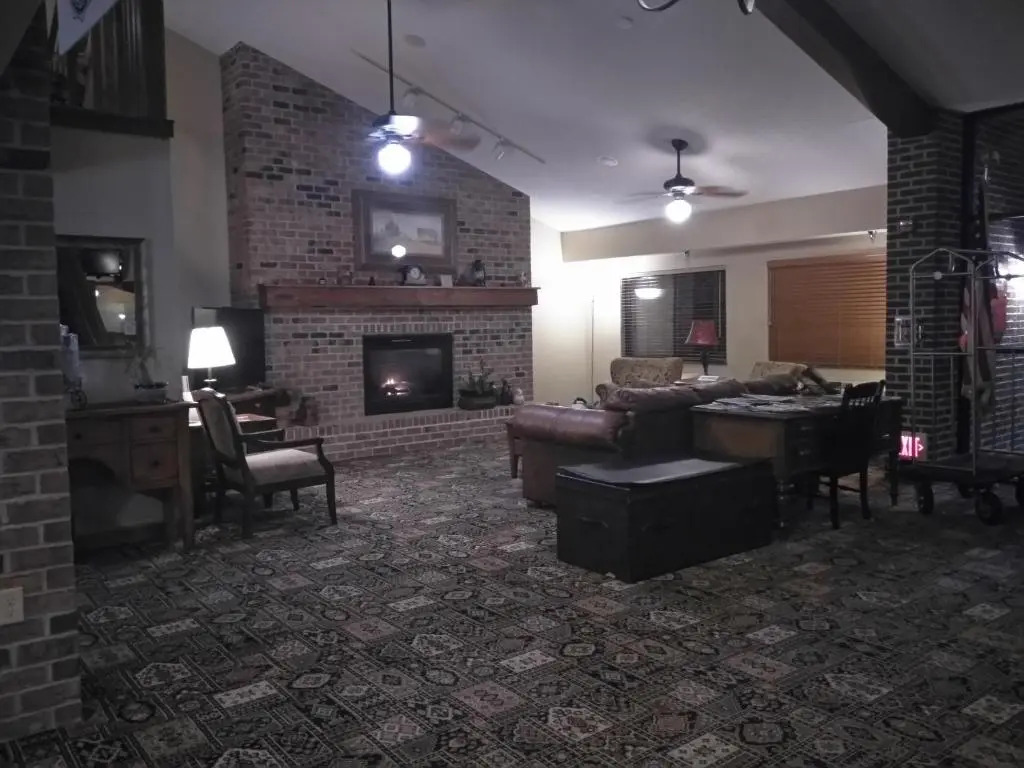 Madelia Hotel & Suites