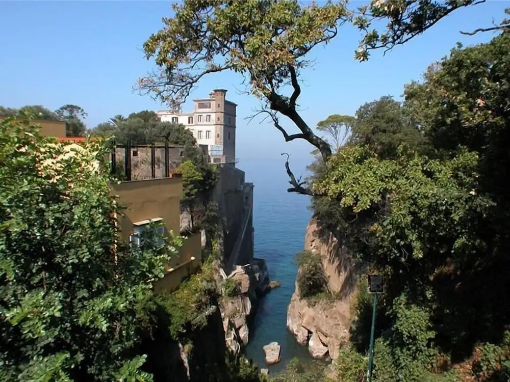 Vesuvio House