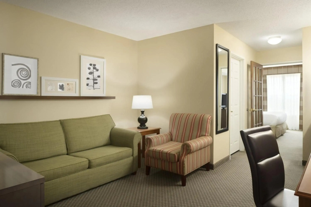 Country Inn & Suites by Radisson, Grinnell, IA