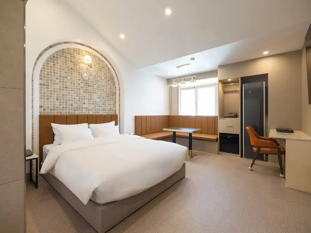 Urban Brown Hotel