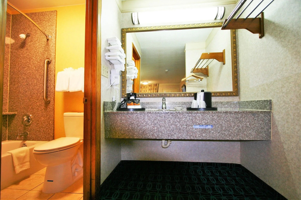 Deluxe Inn - Fayetteville I-95