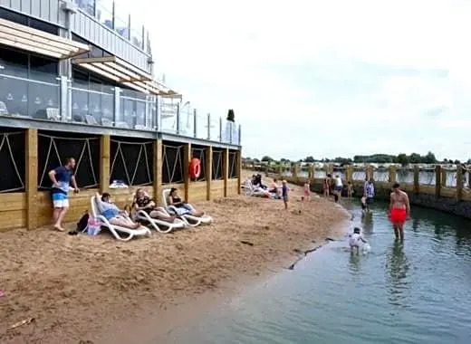 The Luxury break Sleeps 6 at Kingfisher Court South facing