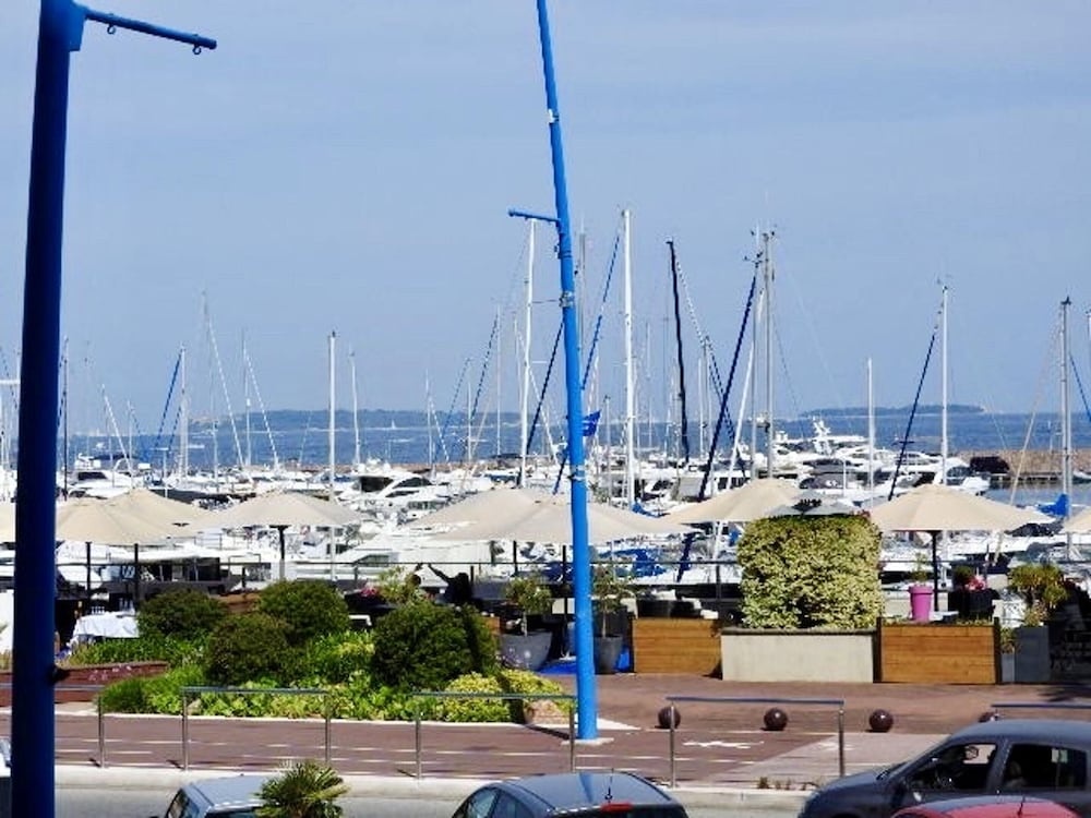 Apartment with One Bedroom in Mandelieu-La-Napoule, with Wonderful Sea View, Furnished Terrace And Wifi - 500 M From the Beach