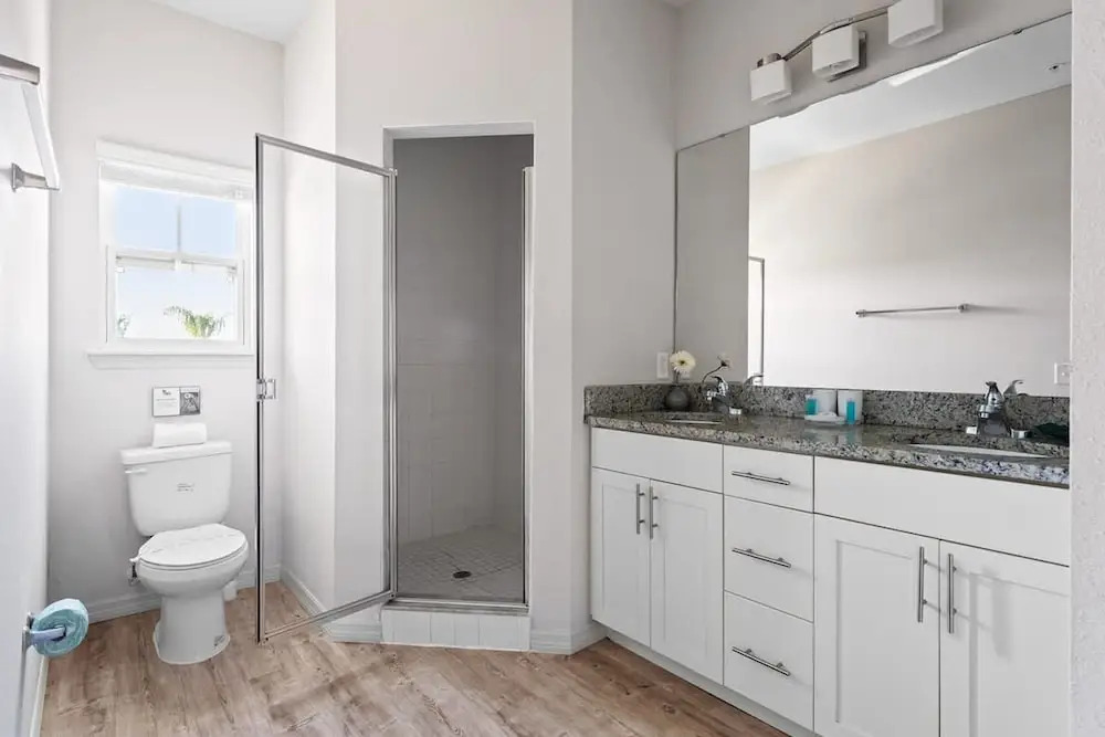 Modern Decor at West Lucaya 4 BR Wl8989