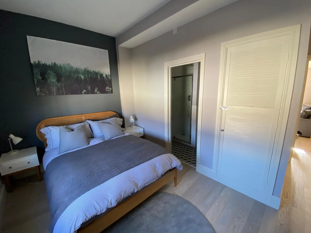 Cosy one bedroom apartments with free evening parking