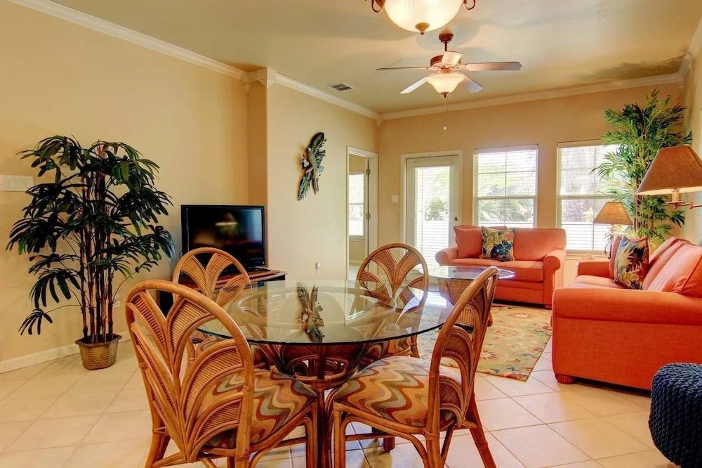 Lazy Pelican - Two Bedroom Townhome