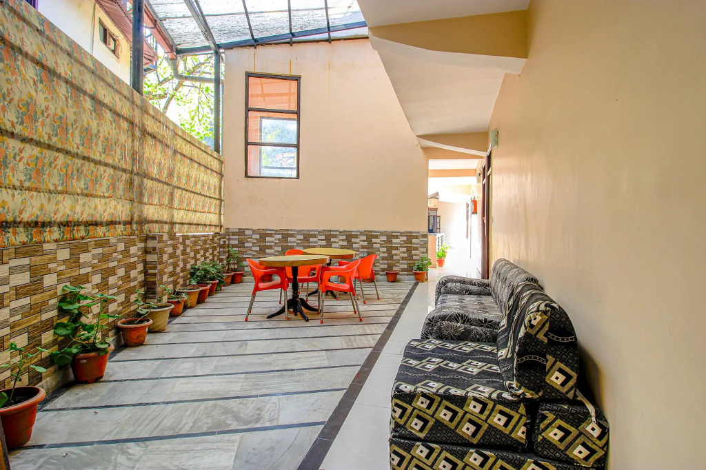 FabHotel Moon II