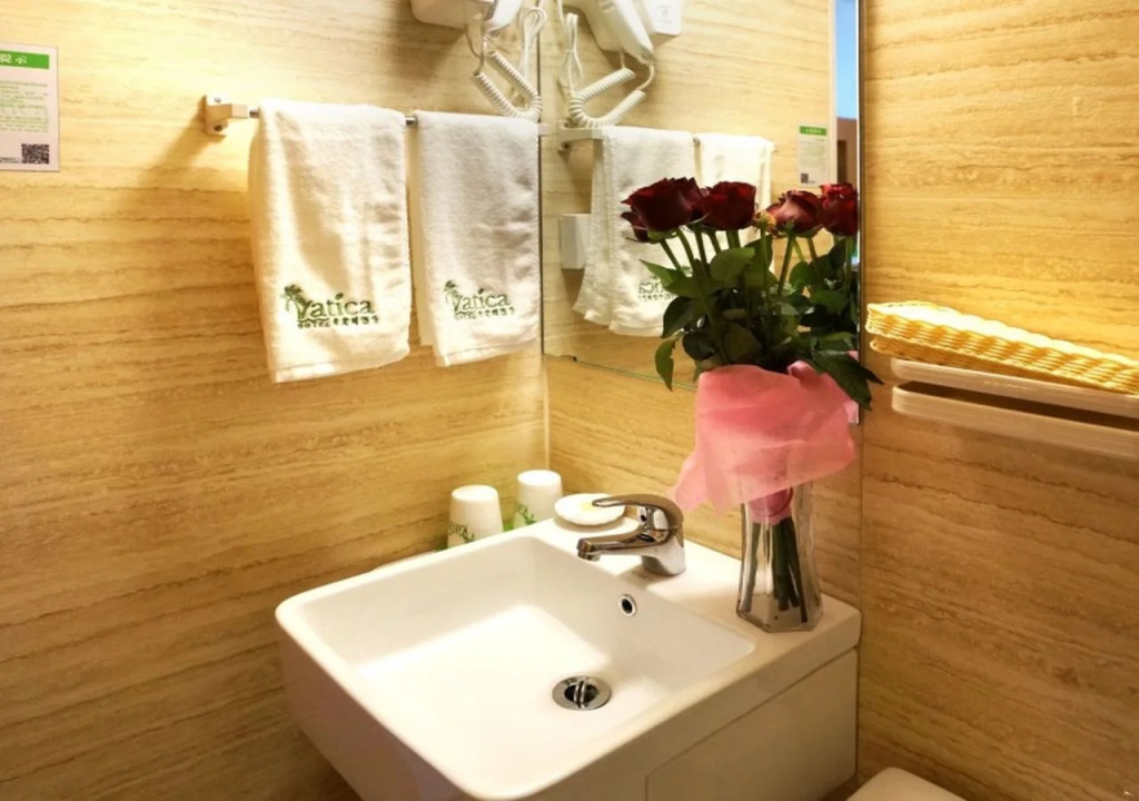 Shell Hotel (Shanghai Pudong Airport Yuandong Avenue Metro)