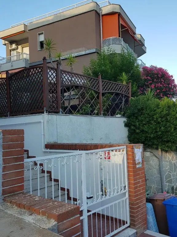 Appartamento a Alassio, zona tranquilla , posto auto.